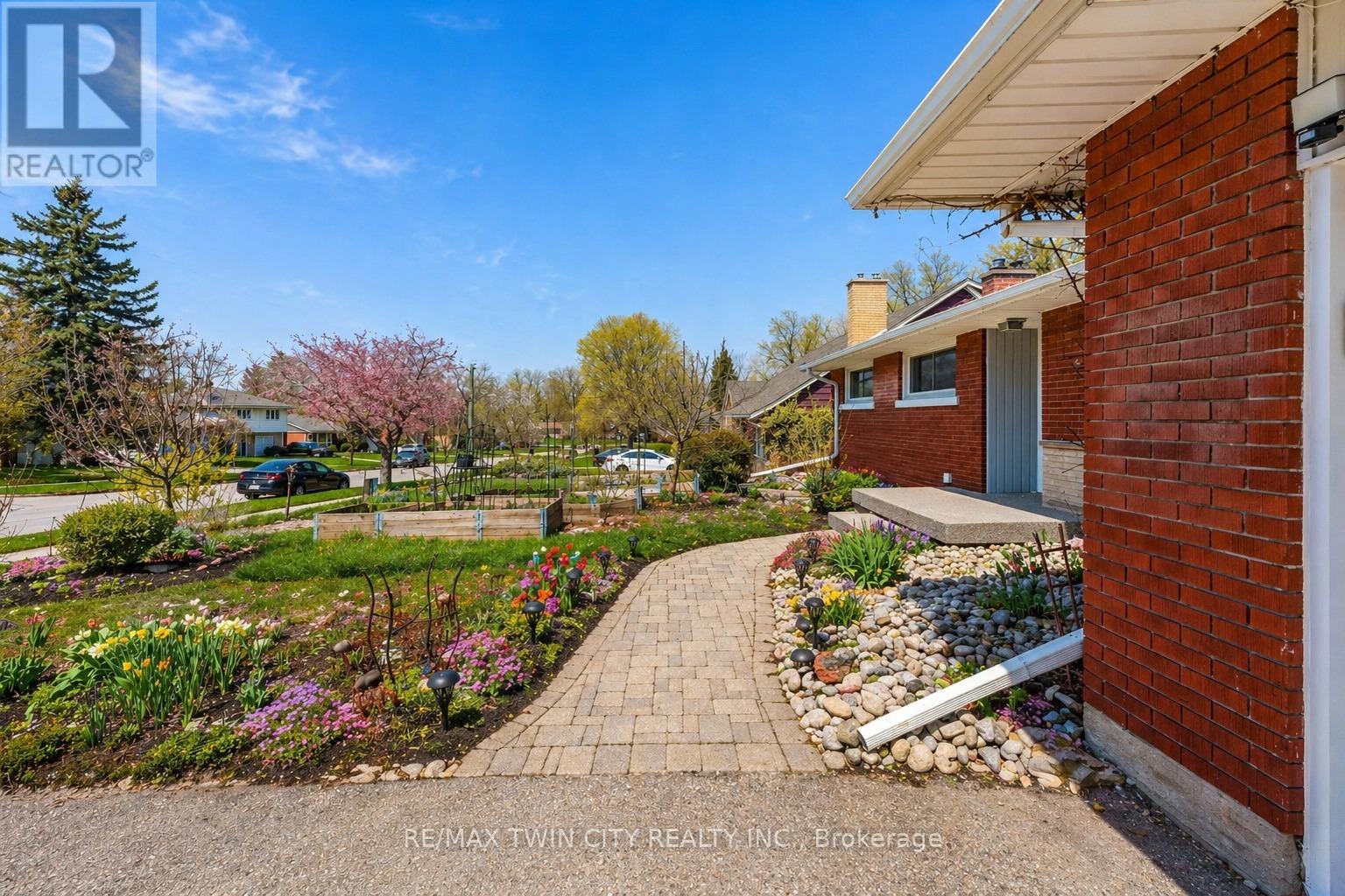 92 Braeside Avenue, Waterloo, Ontario  N2J 2C6 - Photo 44 - X13056898