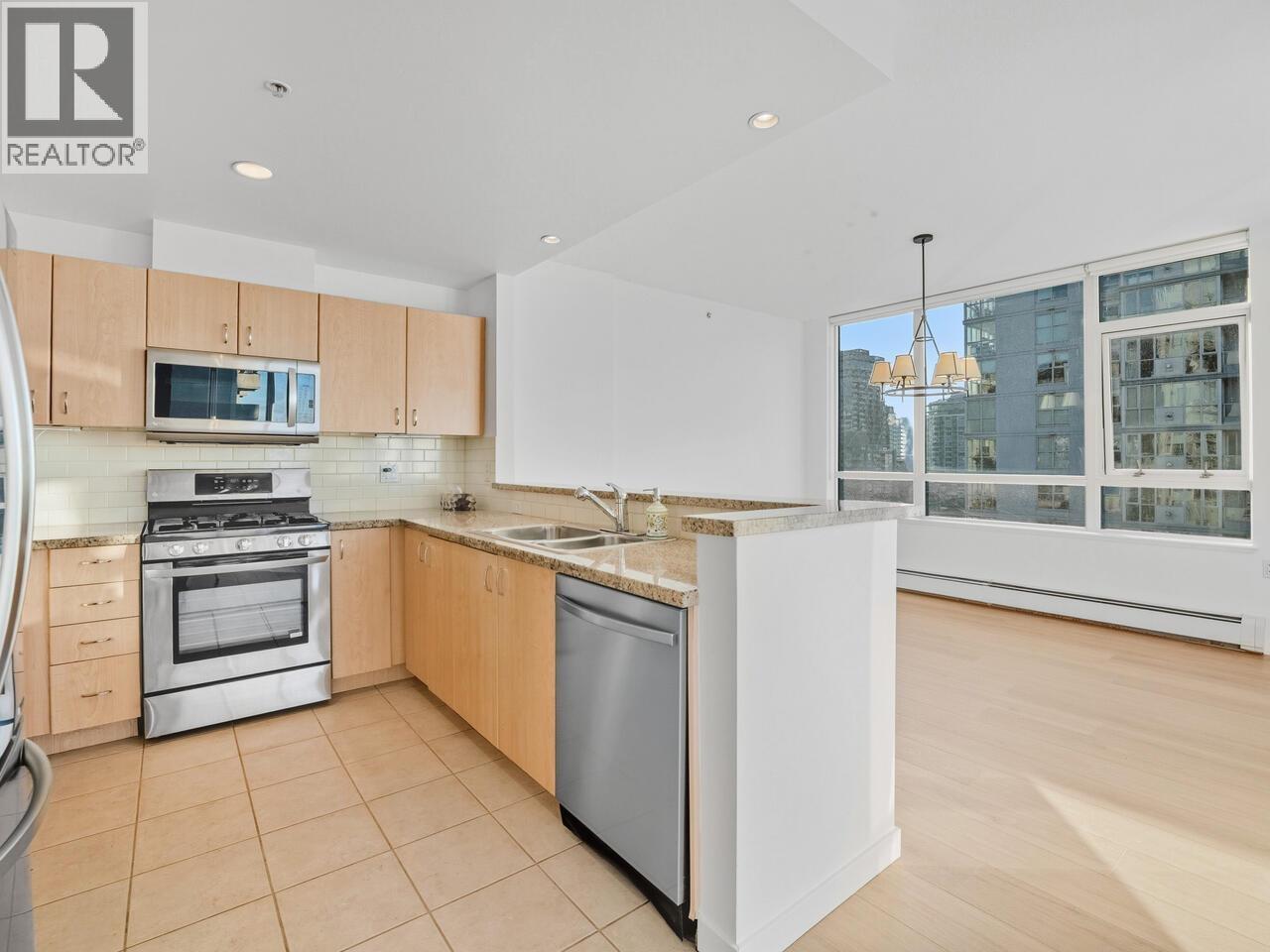 801 120 W 16 Street, North Vancouver, British Columbia  V7M 3N6 - Photo 6 - R3118672