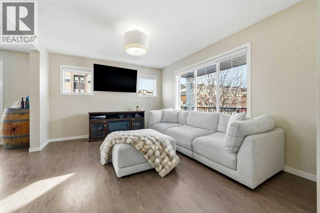 157 Fireside Circle NW, Cochrane, Alberta  T4C 0Z4 - Photo 5 - A2298198