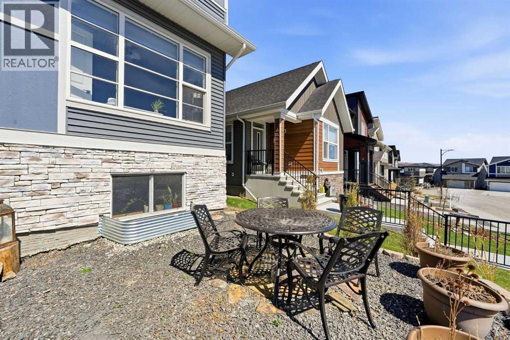 17 Precedence Glen, Cochrane, Alberta  T4C 2W7 - Photo 3 - A2302554