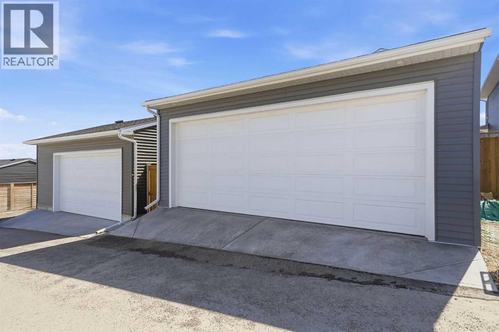 17 Precedence Glen, Cochrane, Alberta  T4C 2W7 - Photo 36 - A2302554