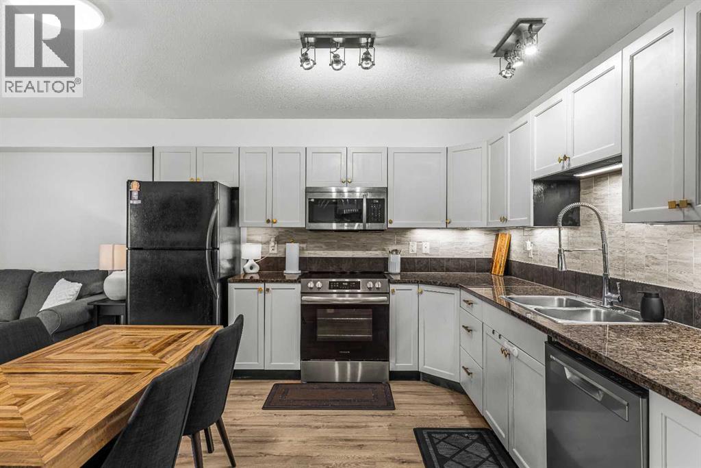 109, 300 Palliser Lane, Canmore, Alberta  T1W 0H3 - Photo 4 - A2307393