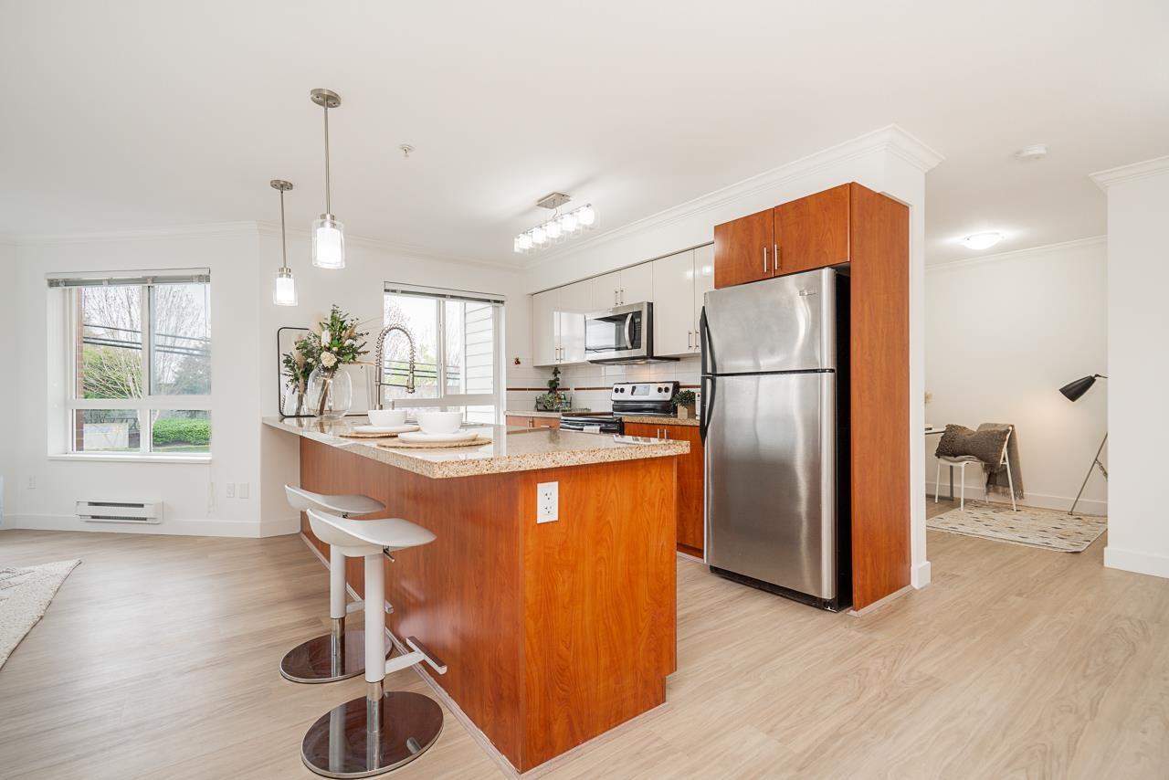 215 14960 102a Avenue, Surrey, British Columbia  V3R 6A3 - Photo 4 - R3117262