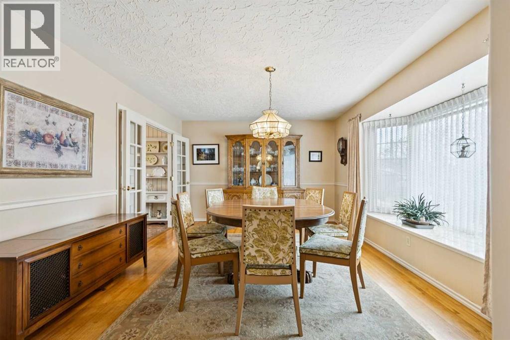 24 Westwood Crescent SW, Calgary, Alberta  T3C 2W6 - Photo 4 - A2302603