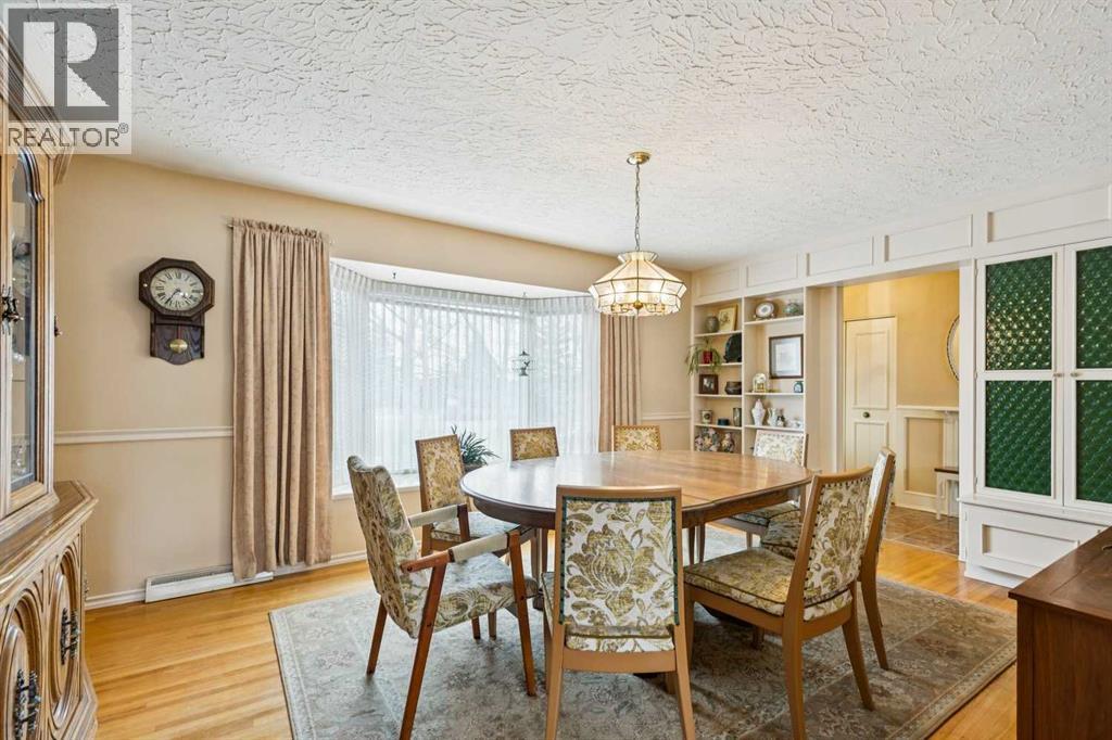 24 Westwood Crescent SW, Calgary, Alberta  T3C 2W6 - Photo 7 - A2302603