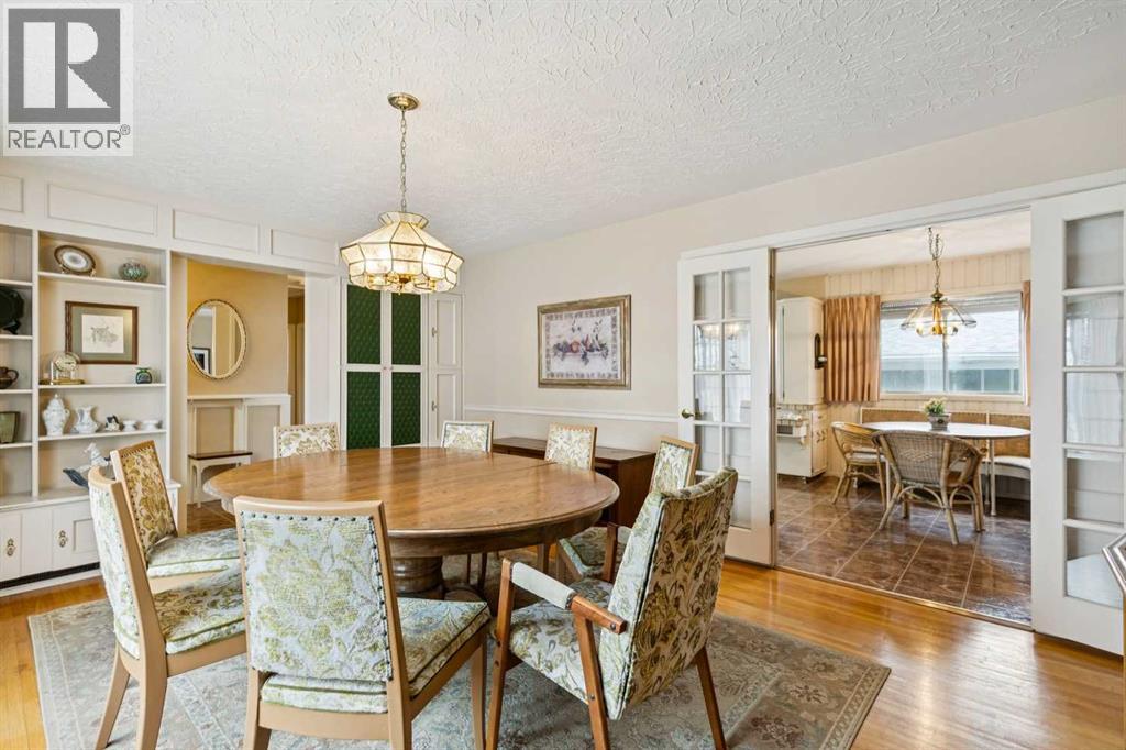 24 Westwood Crescent SW, Calgary, Alberta  T3C 2W6 - Photo 5 - A2302603