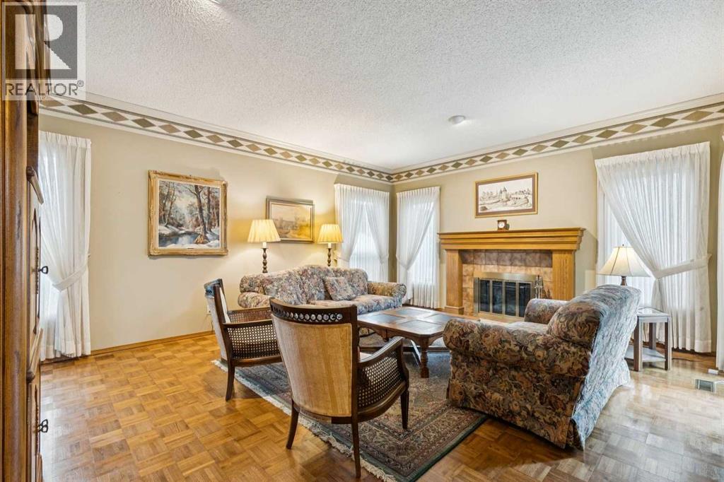 24 Westwood Crescent SW, Calgary, Alberta  T3C 2W6 - Photo 16 - A2302603