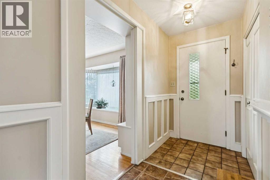 24 Westwood Crescent SW, Calgary, Alberta  T3C 2W6 - Photo 2 - A2302603