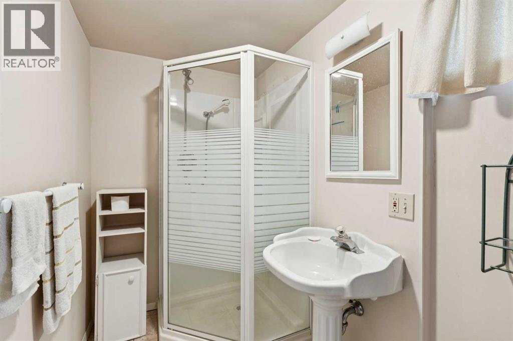 24 Westwood Crescent SW, Calgary, Alberta  T3C 2W6 - Photo 25 - A2302603