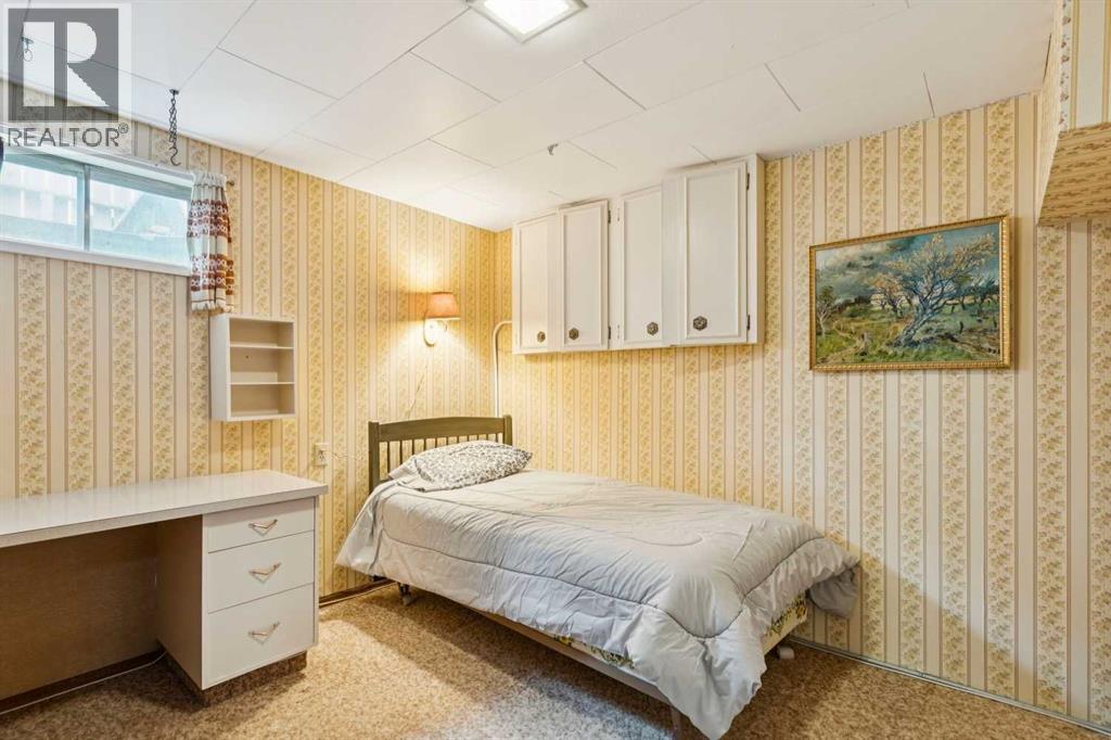 24 Westwood Crescent SW, Calgary, Alberta  T3C 2W6 - Photo 23 - A2302603