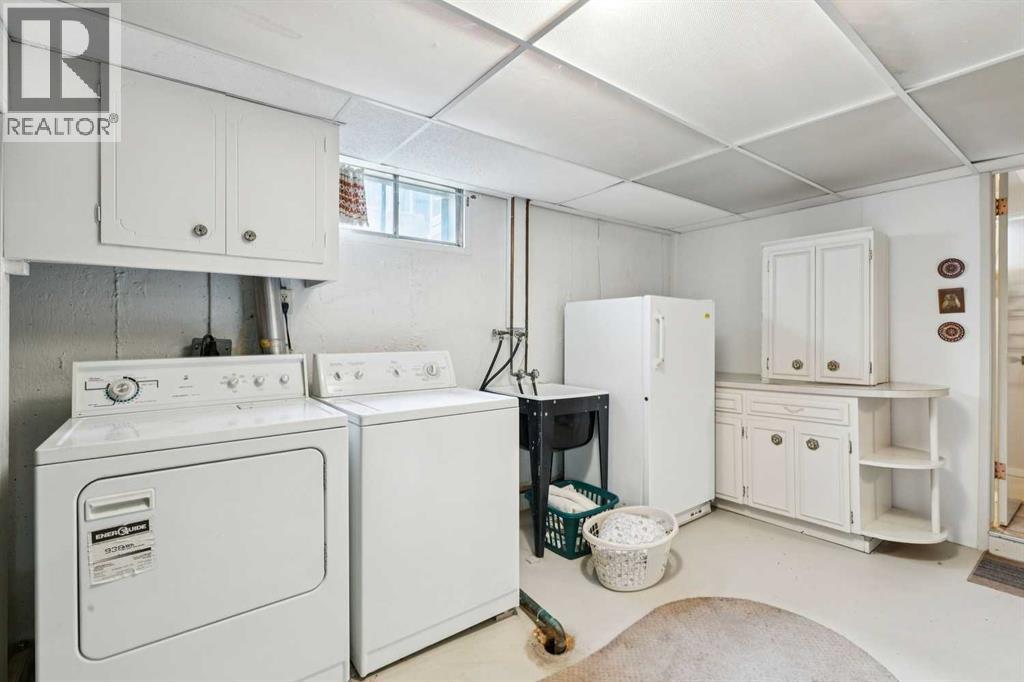 24 Westwood Crescent SW, Calgary, Alberta  T3C 2W6 - Photo 24 - A2302603