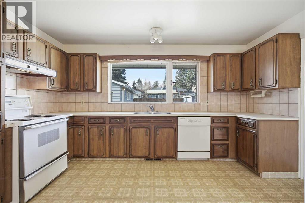 5220 Barron Drive NW, Calgary, Alberta  T2L 1T6 - Photo 11 - A2306784