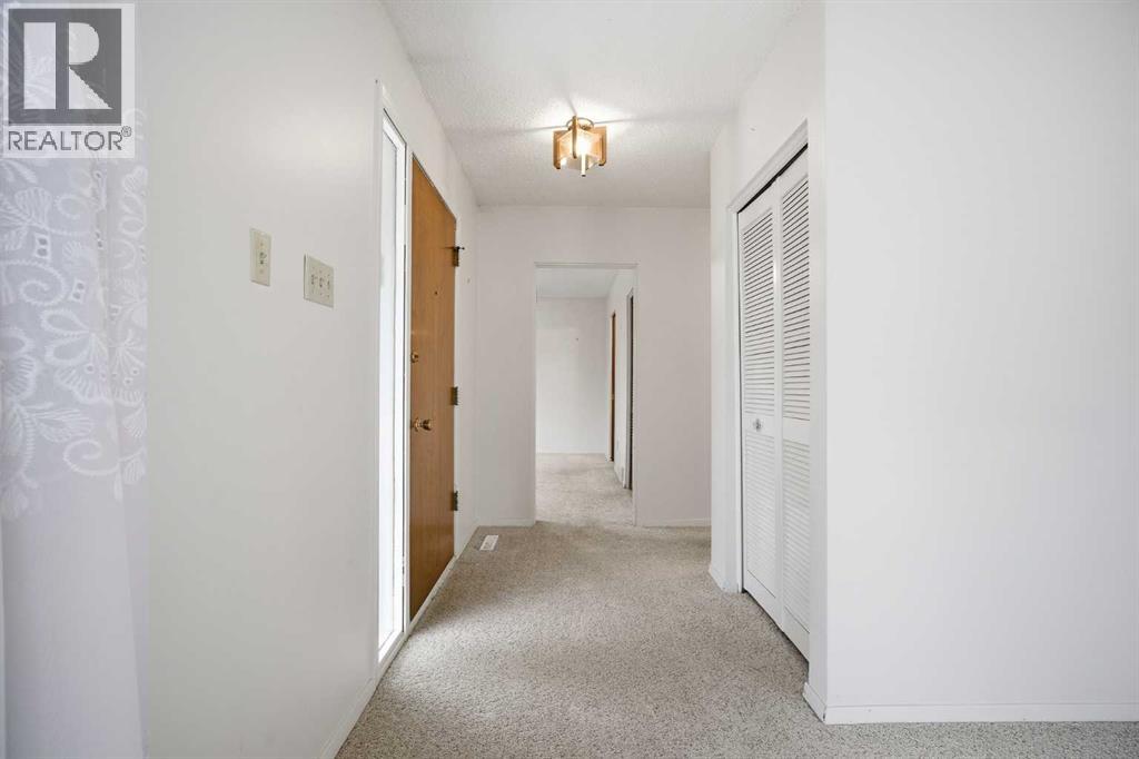 5220 Barron Drive NW, Calgary, Alberta  T2L 1T6 - Photo 3 - A2306784