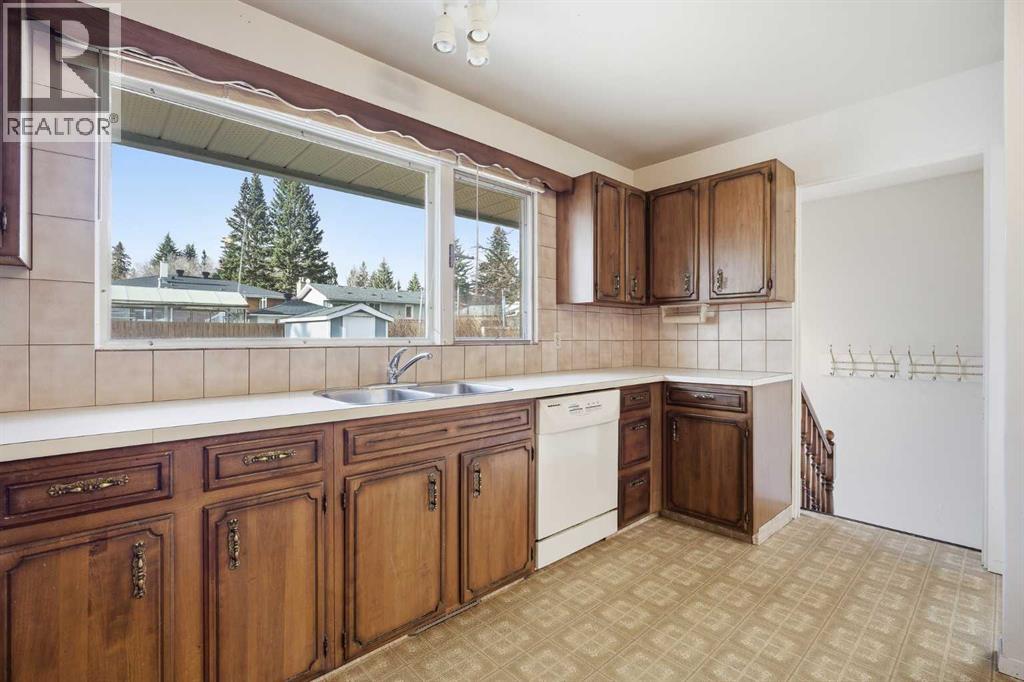 5220 Barron Drive NW, Calgary, Alberta  T2L 1T6 - Photo 12 - A2306784