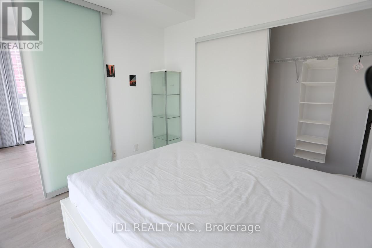 2010 - 57 St Joseph Street, Toronto, Ontario  M5S 0C5 - Photo 6 - C13075068