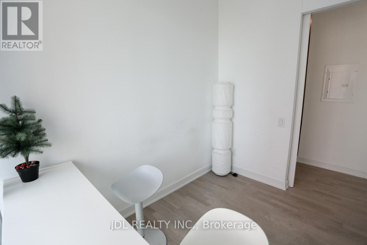 2010 - 57 St Joseph Street, Toronto, Ontario  M5S 0C5 - Photo 8 - C13075068