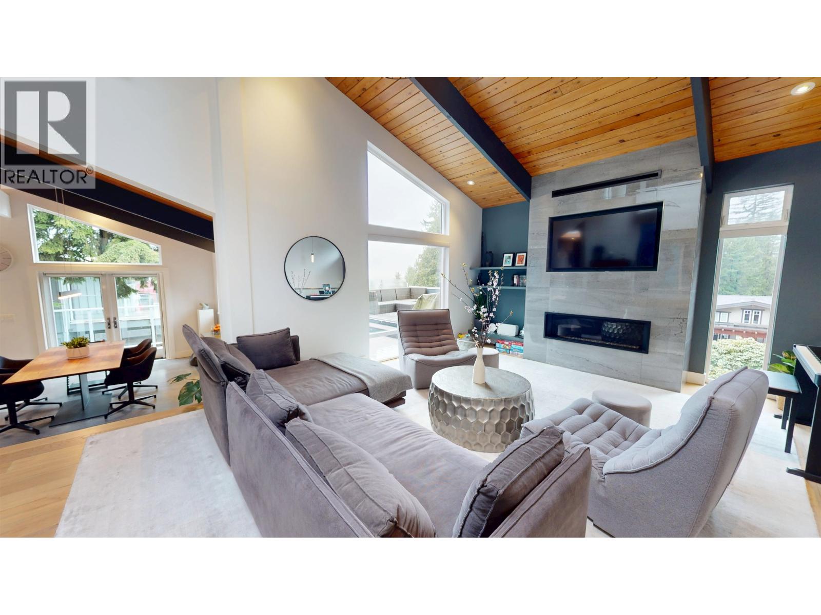4062 Norwood Avenue, North Vancouver, British Columbia  V7N 3R3 - Photo 2 - R3080581
