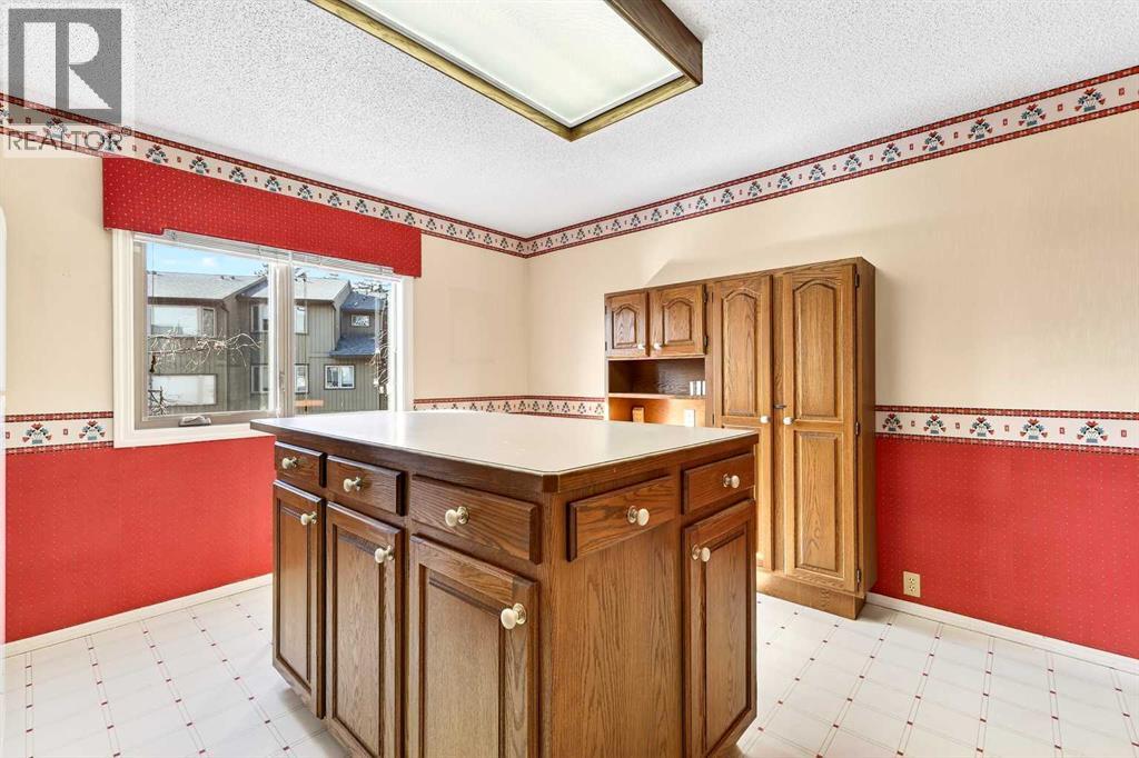 172 Glamis Terrace Sw, Calgary, Alberta  T3E 6V3 - Photo 16 - A2290746