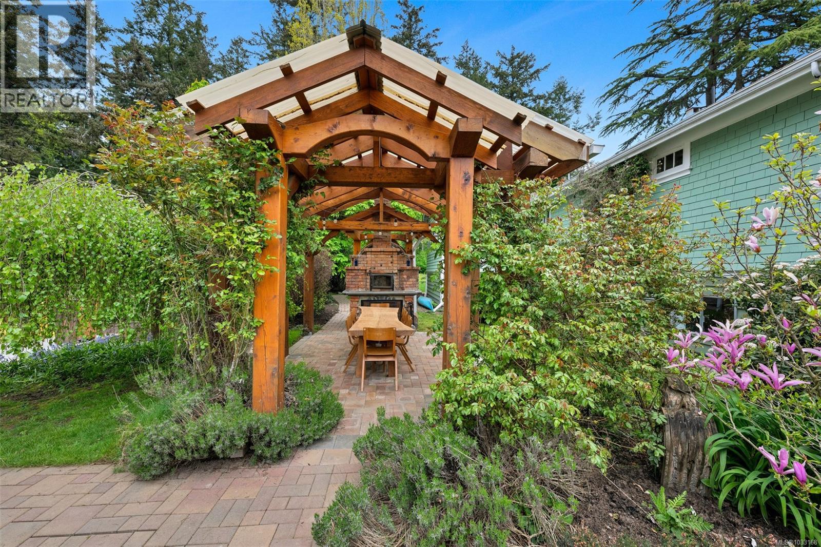 7356 Wallace Dr, Central Saanich, British Columbia  V8M 1S9 - Photo 47 - 1033168