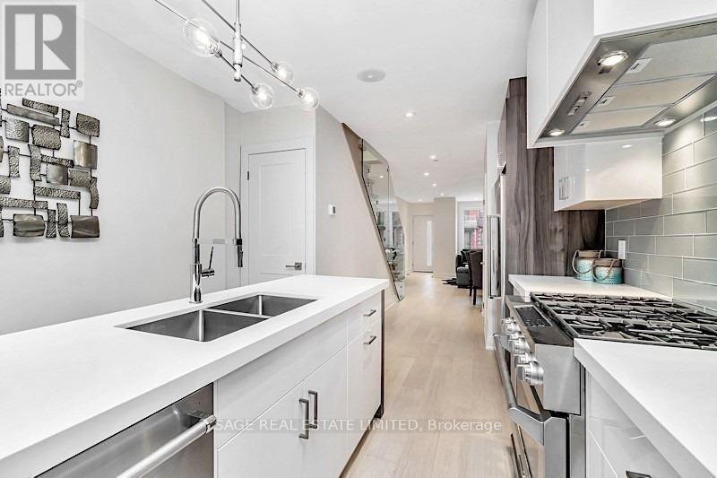 573a Palmerston Avenue, Toronto, Ontario  M6G 2P6 - Photo 5 - C13075086