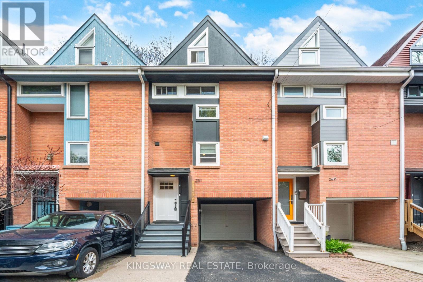 251 ONTARIO STREET, Toronto, Ontario