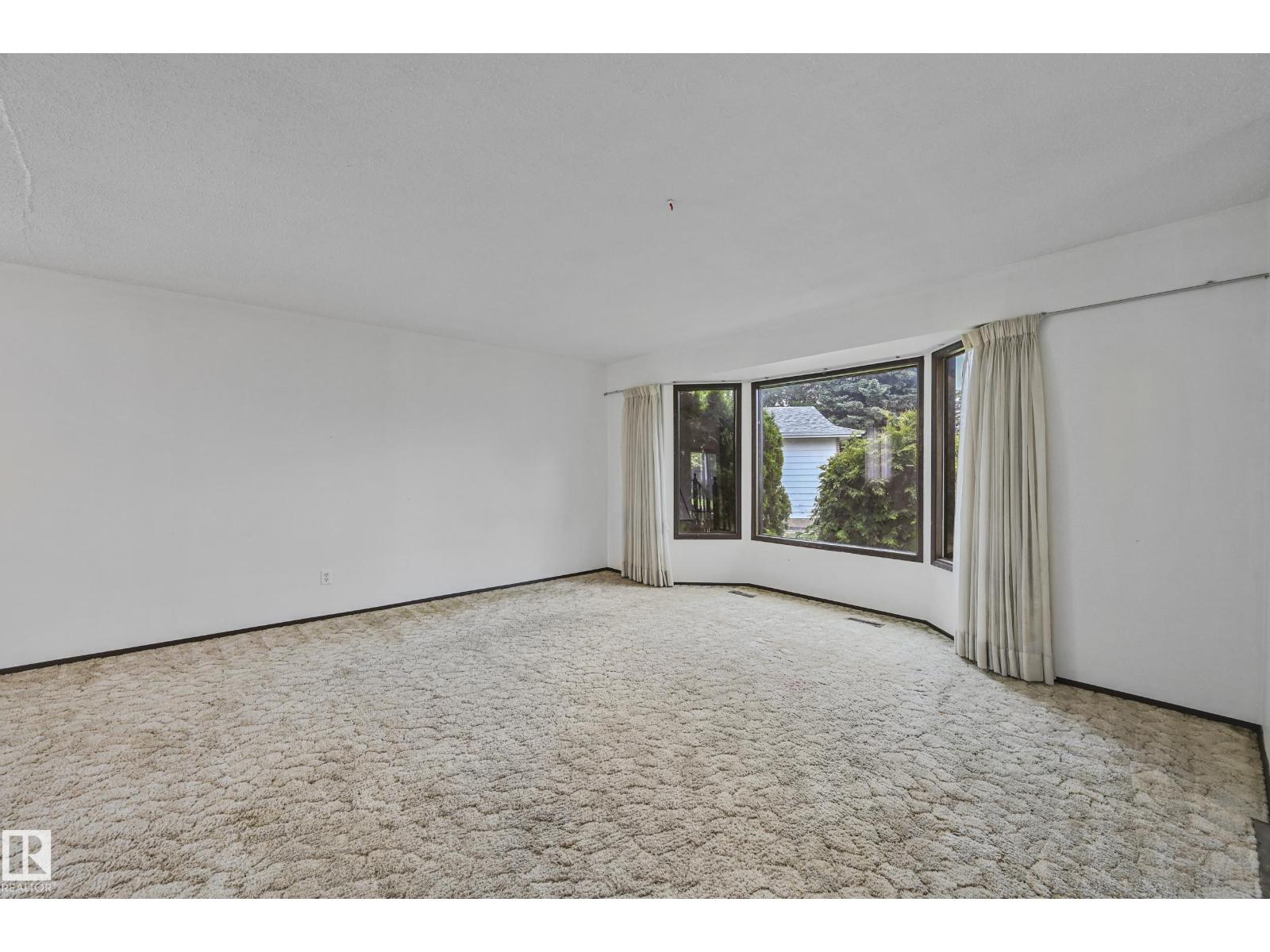 12254 143 Av Nw, Edmonton, Alberta  T5X 3R7 - Photo 4 - E4485477