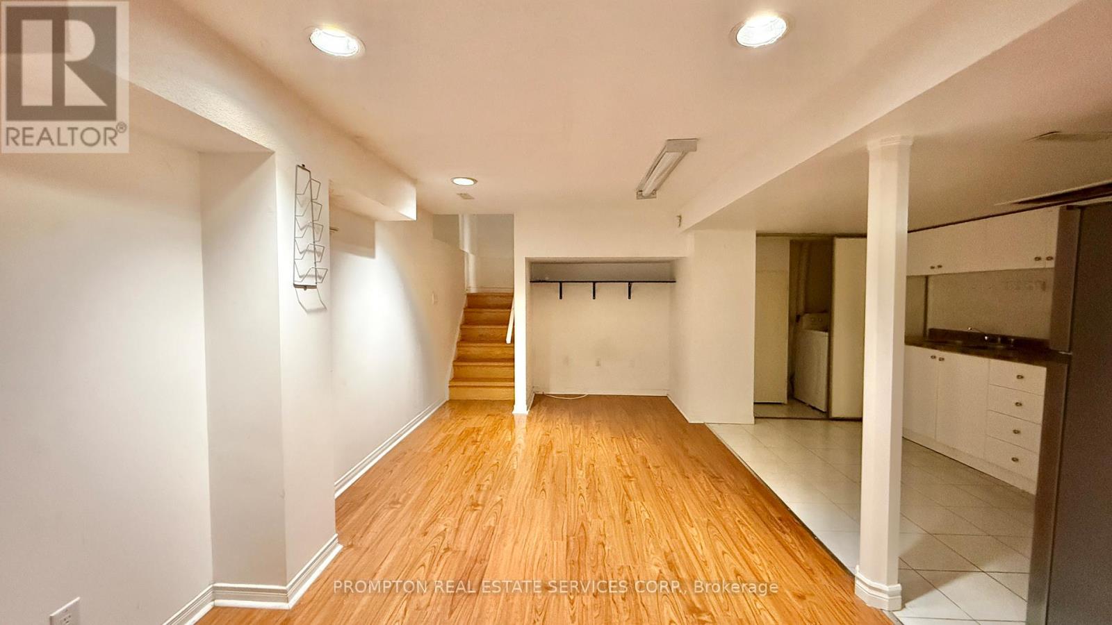 235 Roxanne Crescent, Toronto, Ontario  M1V 4G5 - Photo 2 - E13075130