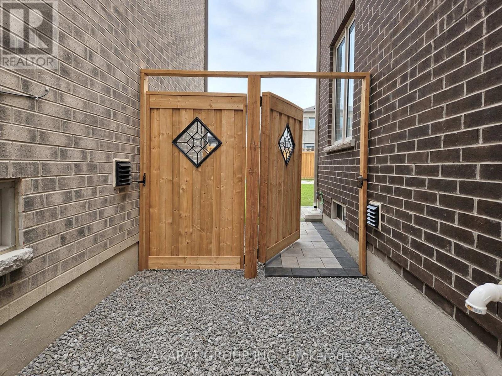 124 Armilia Place, Whitby, Ontario  L1P 0P7 - Photo 25 - E13075132