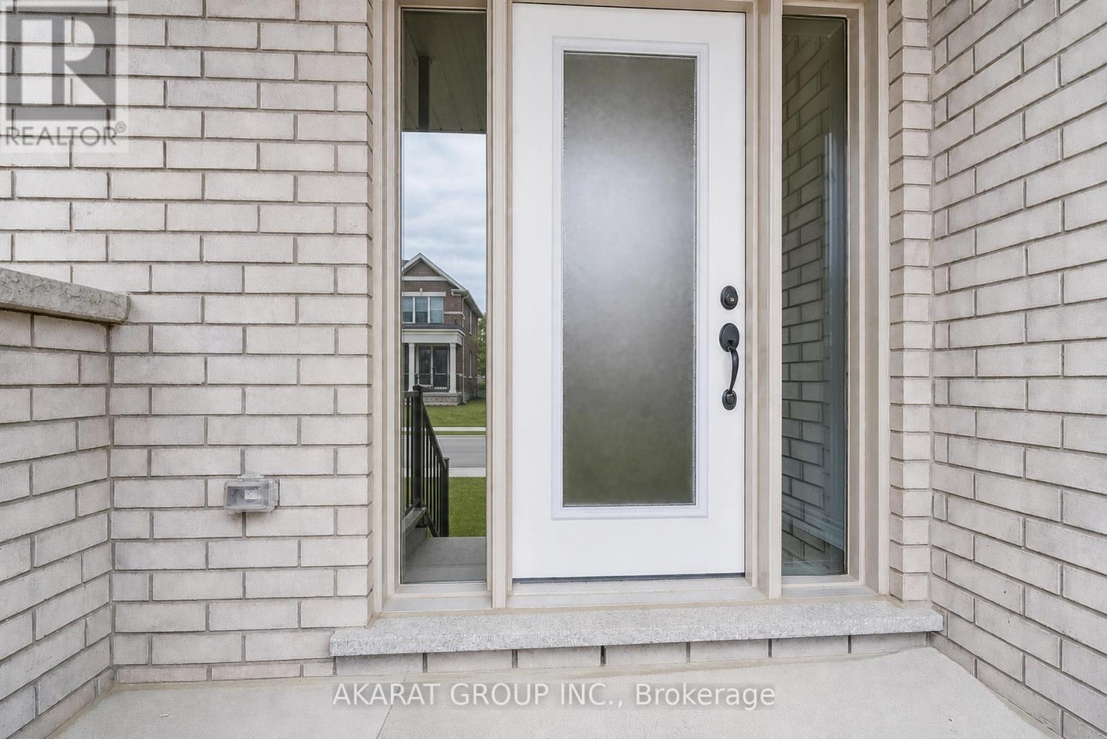 124 Armilia Place, Whitby, Ontario  L1P 0P7 - Photo 3 - E13075132