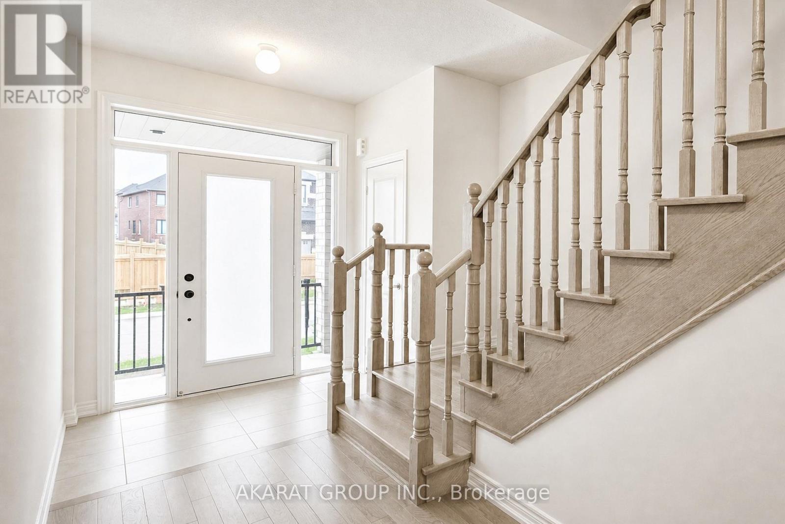 124 Armilia Place, Whitby, Ontario  L1P 0P7 - Photo 4 - E13075132
