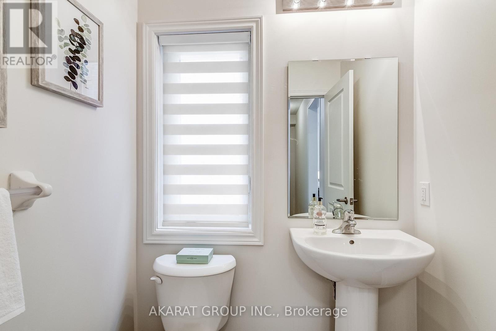 124 Armilia Place, Whitby, Ontario  L1P 0P7 - Photo 6 - E13075132