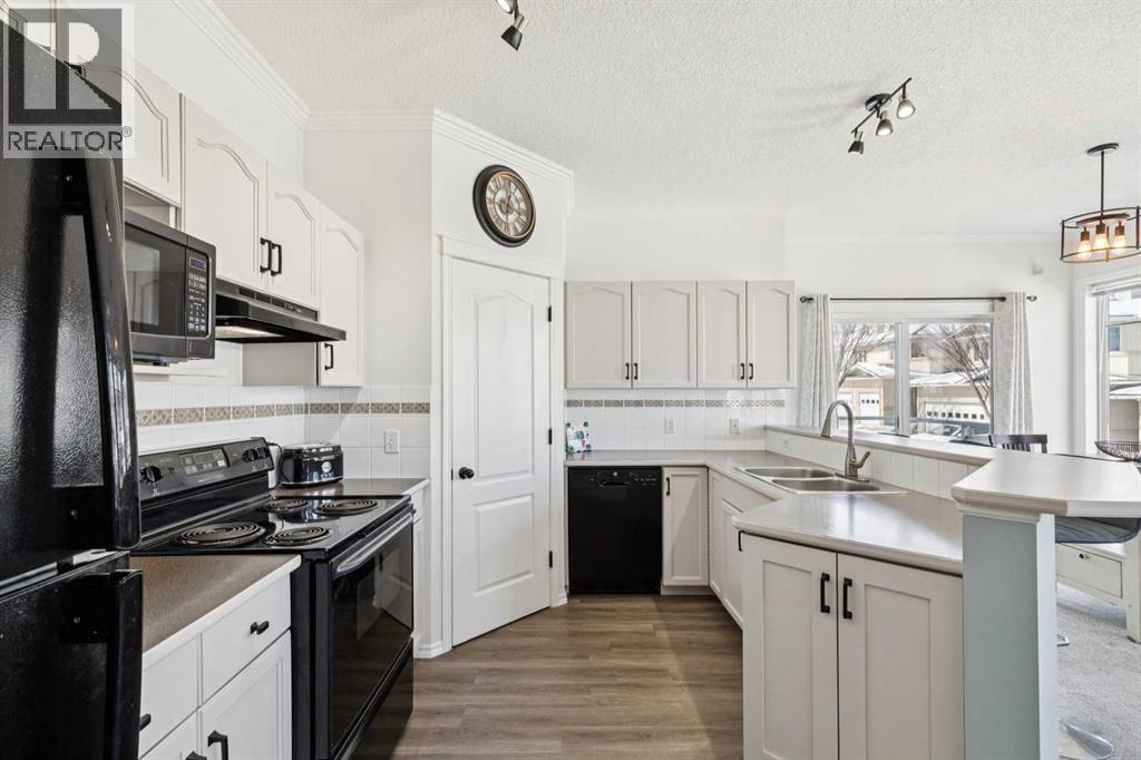 40 Edgeridge Terrace NW, Calgary, Alberta  T3A 6C2 - Photo 3 - A2299169