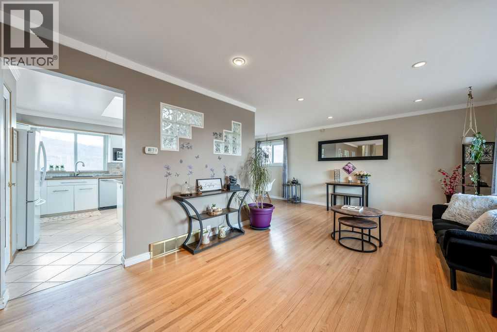 1441 Hunterbrook Road Nw, Calgary, Alberta  T2K 4V3 - Photo 4 - A2306612