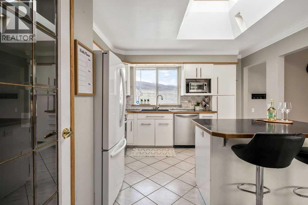 1441 Hunterbrook Road Nw, Calgary, Alberta  T2K 4V3 - Photo 11 - A2306612