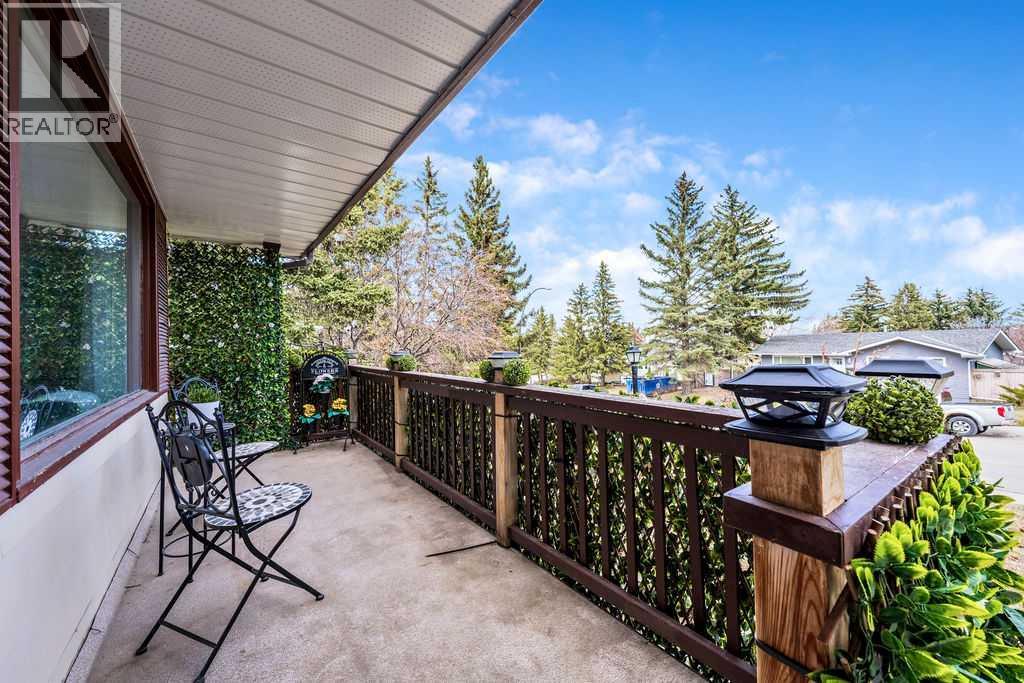 1441 Hunterbrook Road Nw, Calgary, Alberta  T2K 4V3 - Photo 3 - A2306612