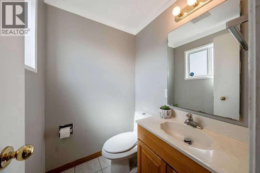 1441 Hunterbrook Road Nw, Calgary, Alberta  T2K 4V3 - Photo 18 - A2306612