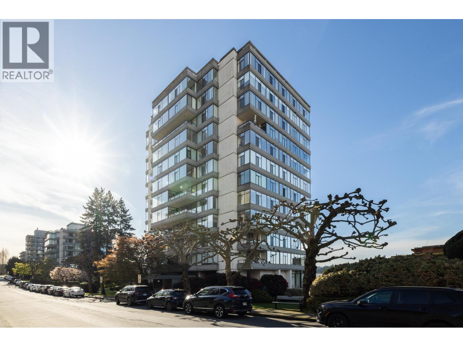 302 1480 Duchess Avenue, West Vancouver, British Columbia  V7T 2W2 - Photo 1 - R3118299