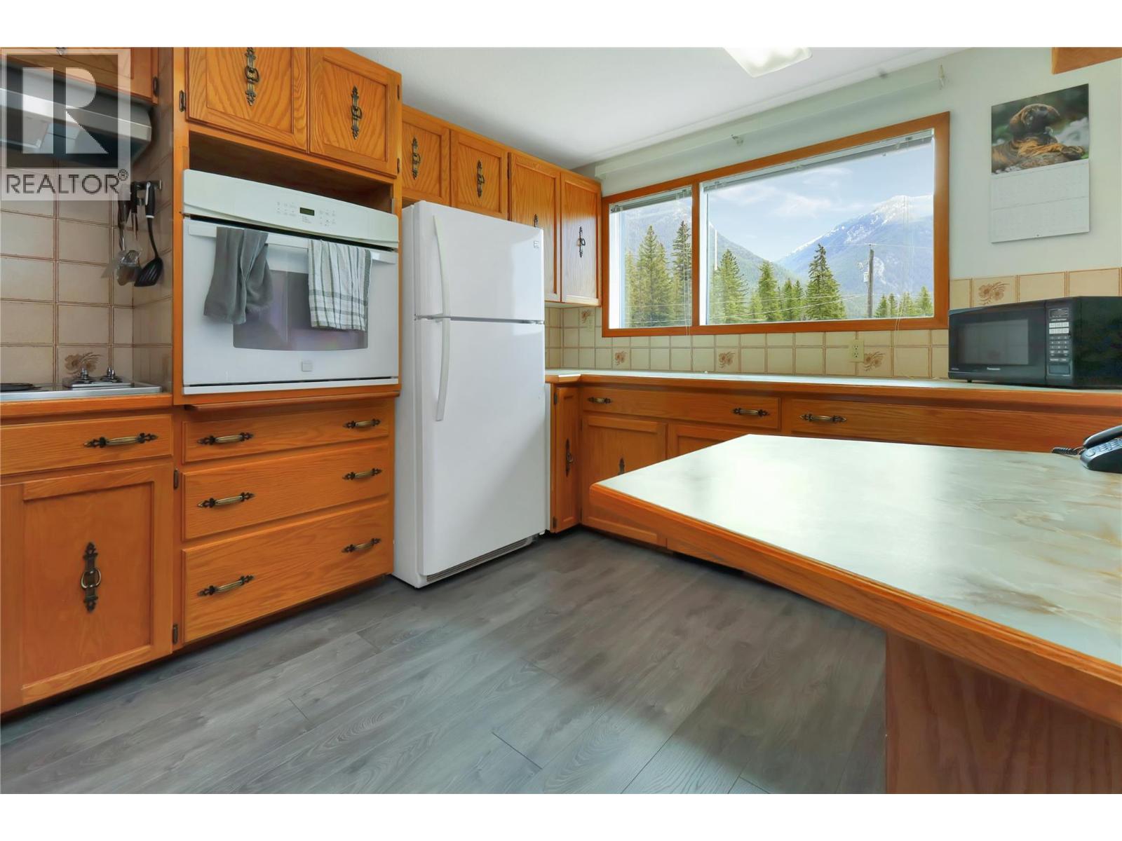 3526 Island Pond Road, Skookumchuck, British Columbia  V0B 2E0 - Photo 12 - 10385283