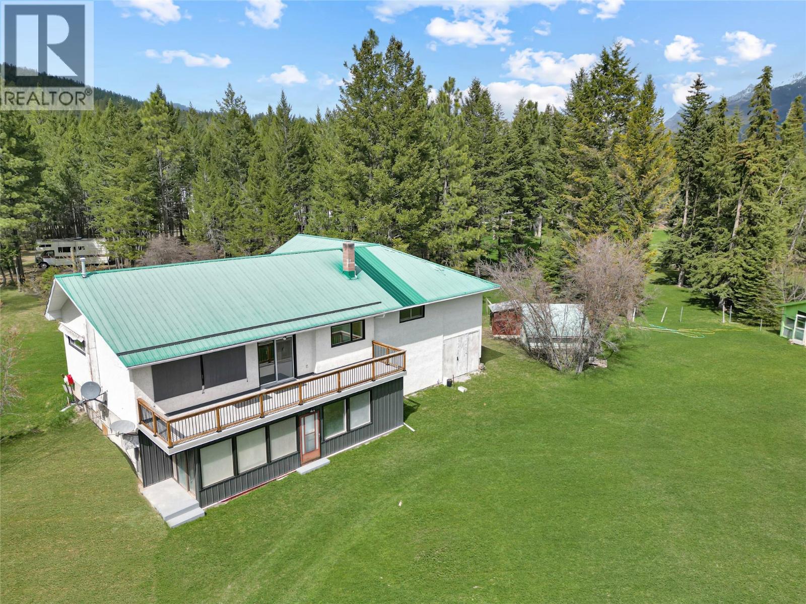 3526 Island Pond Road, Skookumchuck, British Columbia  V0B 2E0 - Photo 2 - 10385283