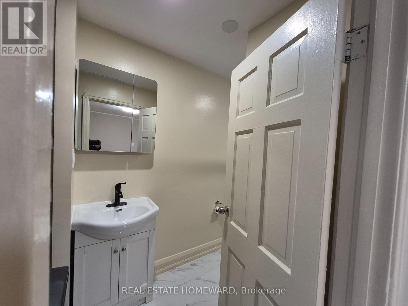 4 - 1066 Coxwell Avenue, Toronto, Ontario  M3C 3G4 - Photo 15 - E13075142