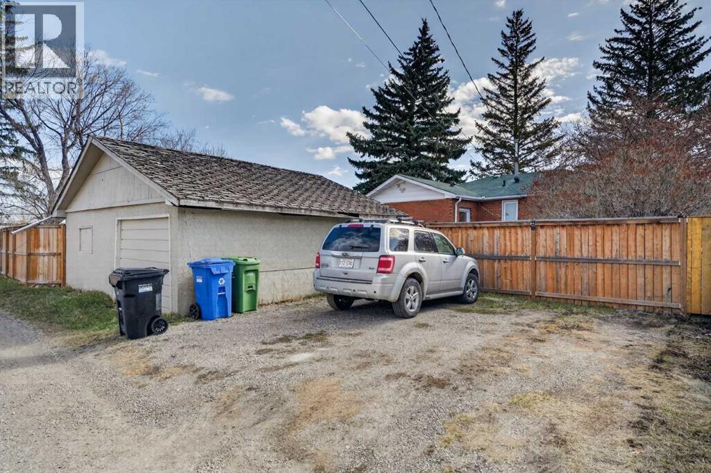 32 Beaupre Crescent NW, Calgary, Alberta  T3B 2S8 - Photo 37 - A2306953