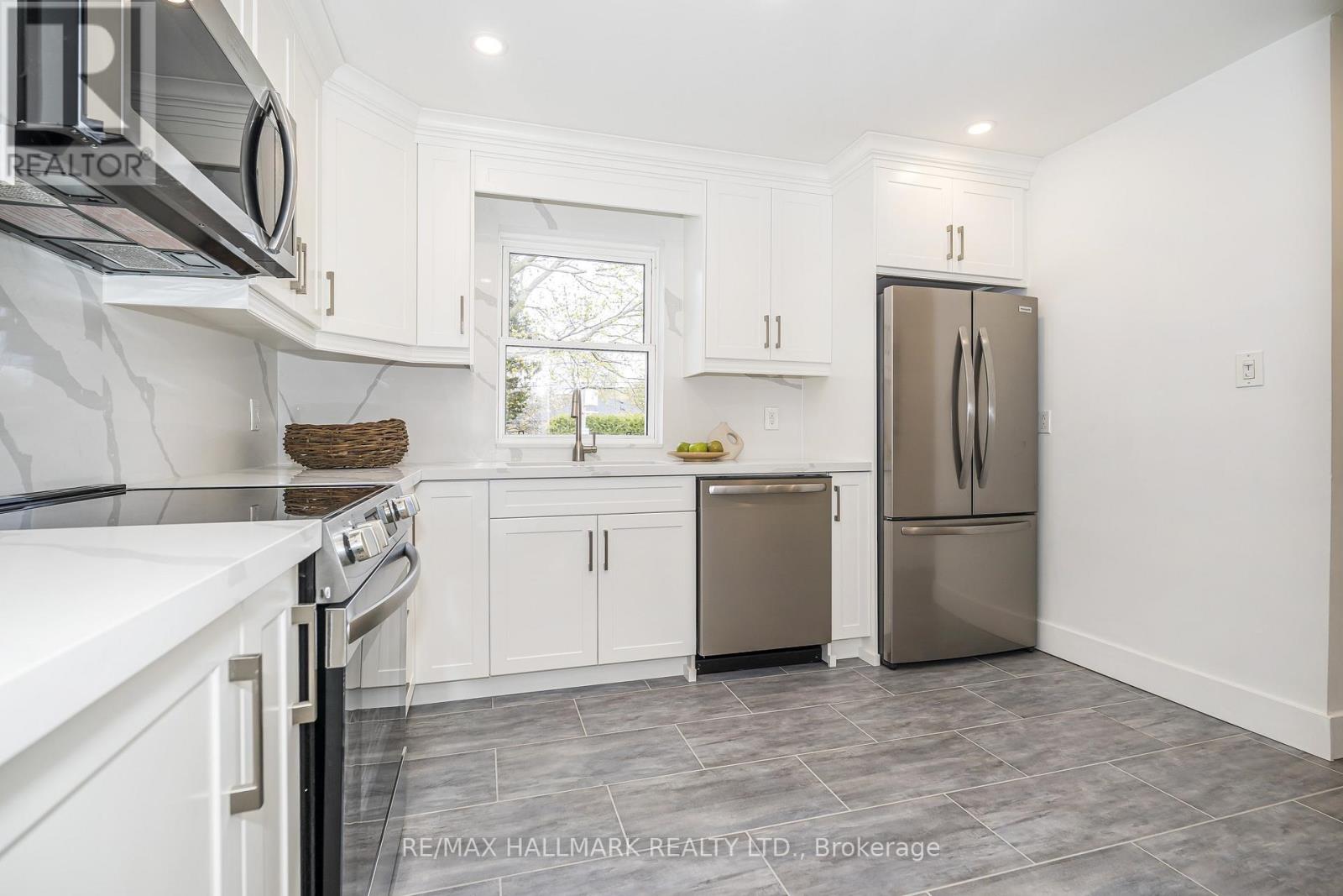 89 Scarborough Heights Boulevard, Toronto, Ontario  M1M 2V5 - Photo 16 - E13075156