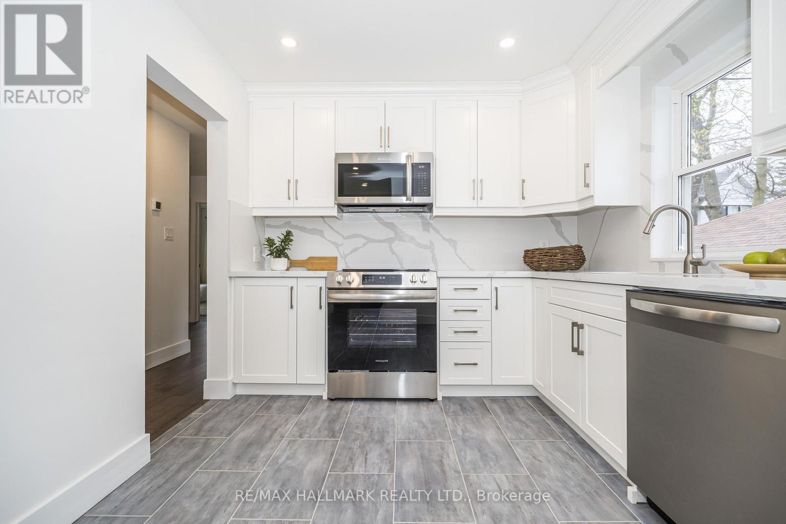 89 Scarborough Heights Boulevard, Toronto, Ontario  M1M 2V5 - Photo 17 - E13075156