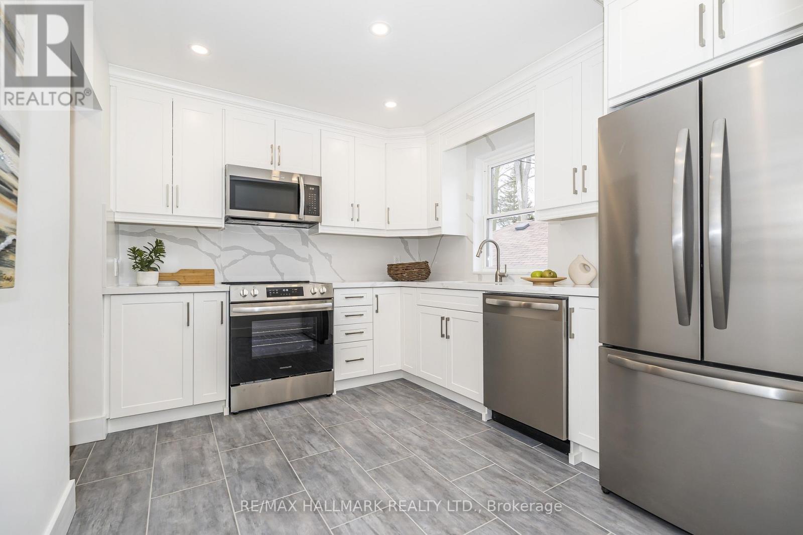 89 Scarborough Heights Boulevard, Toronto, Ontario  M1M 2V5 - Photo 2 - E13075156
