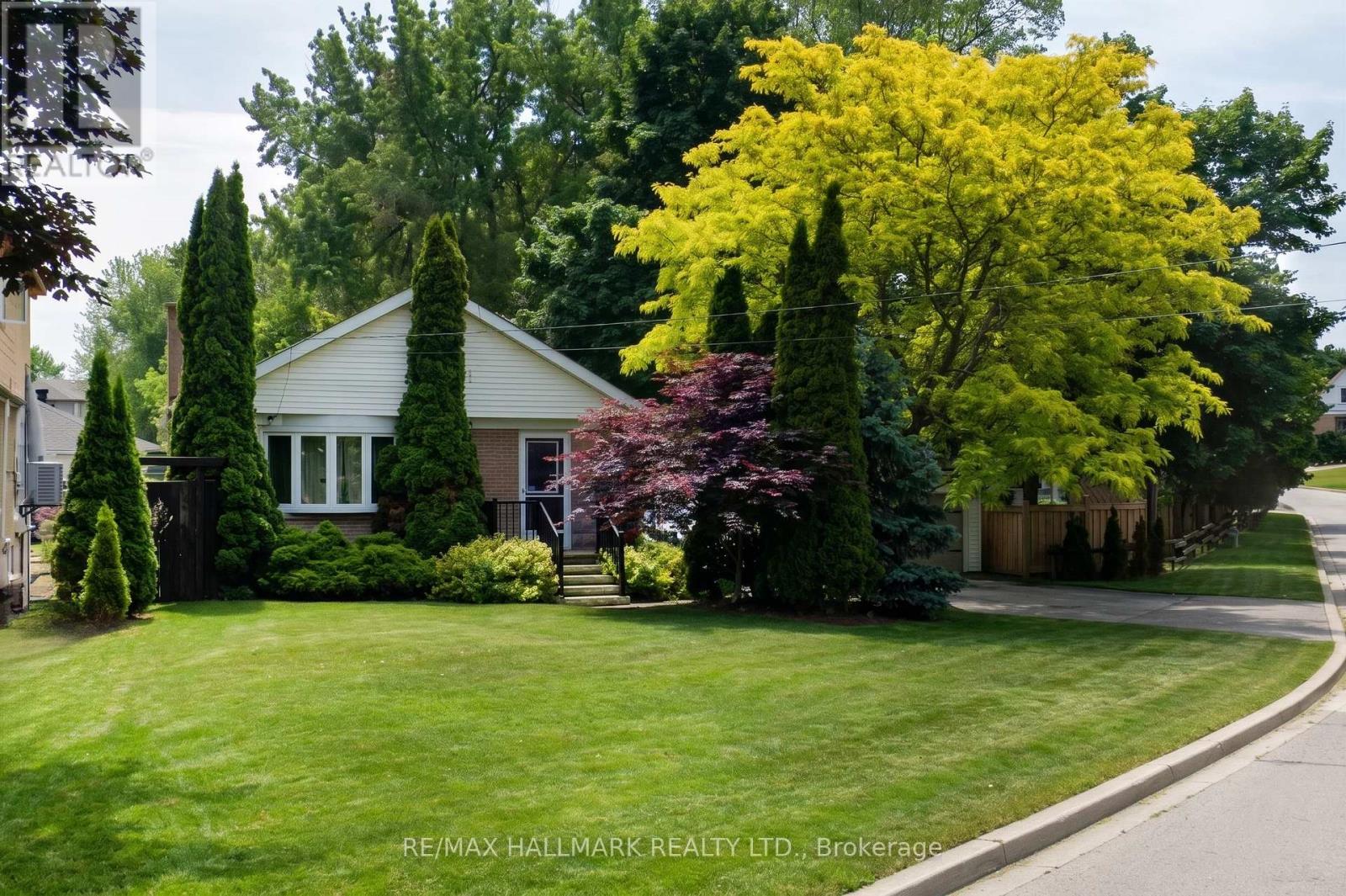 89 Scarborough Heights Boulevard, Toronto, Ontario  M1M 2V5 - Photo 4 - E13075156