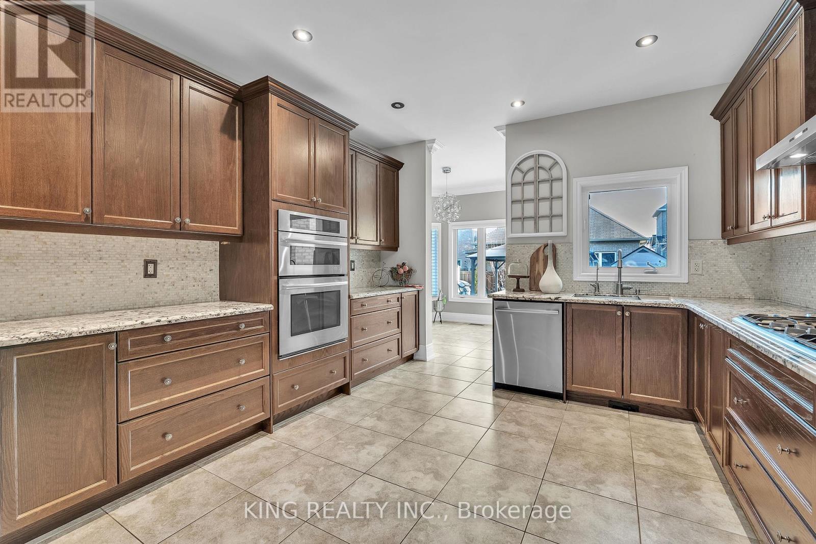 174 Minto Crescent, Milton, Ontario  L9T 7P5 - Photo 18 - W12950946