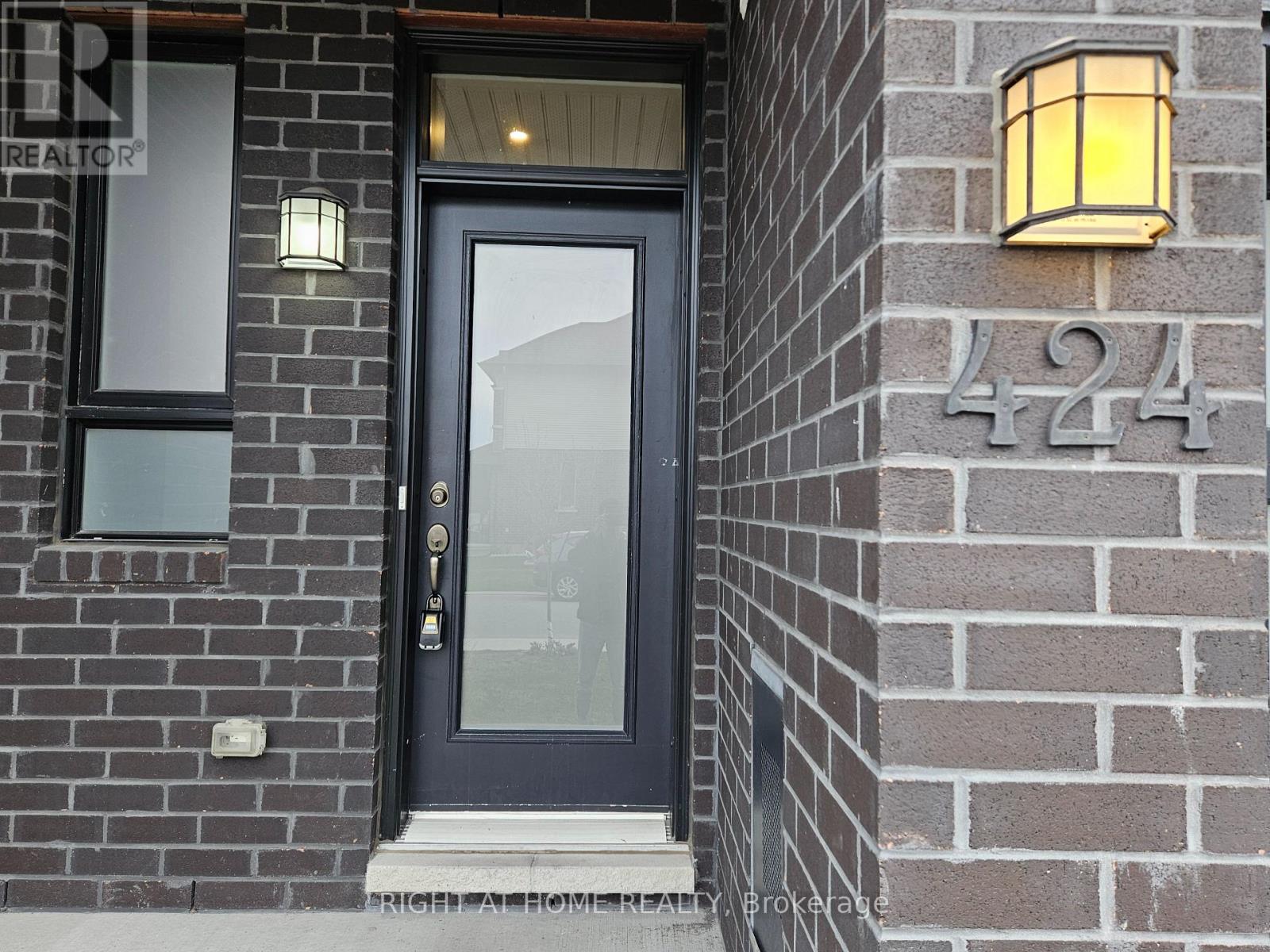 424 Markdale Terrace S, Ottawa, Ontario  K1X 0B2 - Photo 2 - X13075176