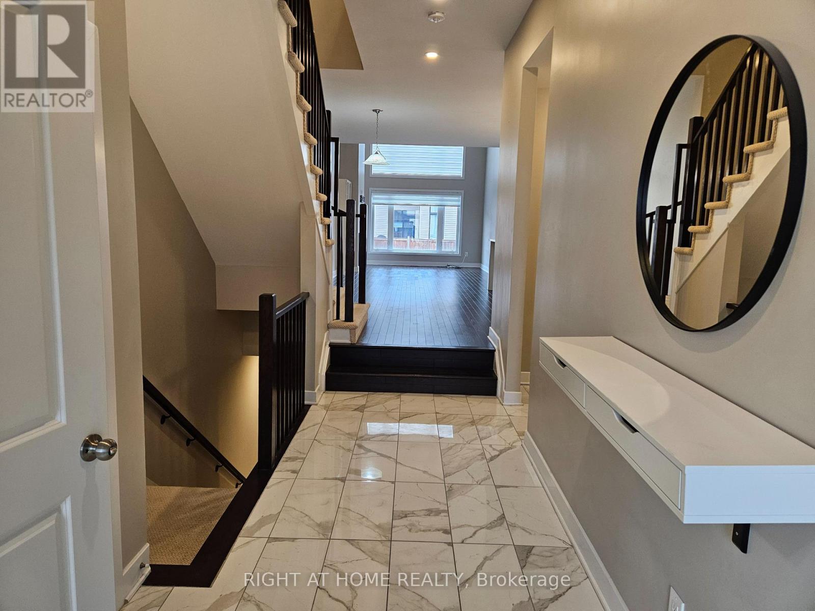 424 Markdale Terrace S, Ottawa, Ontario  K1X 0B2 - Photo 3 - X13075176