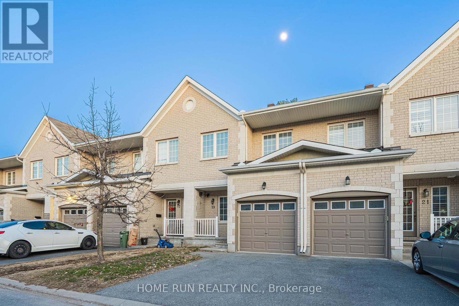 19 Dundalk Private, Ottawa, Ontario  K2R 0J5 - Photo 2 - X13075180