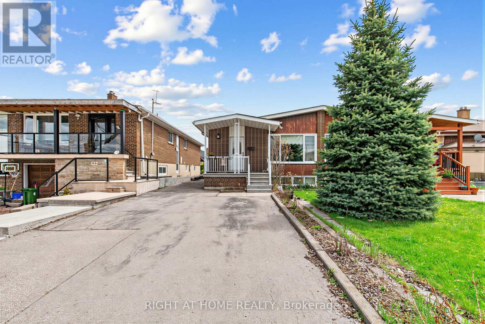 5 THWAITE AVENUE, Toronto, Ontario